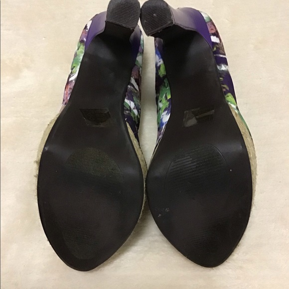 (56x) 2B by BeBe Stiletto Peep Toe Pumps - Picture 10 of 10